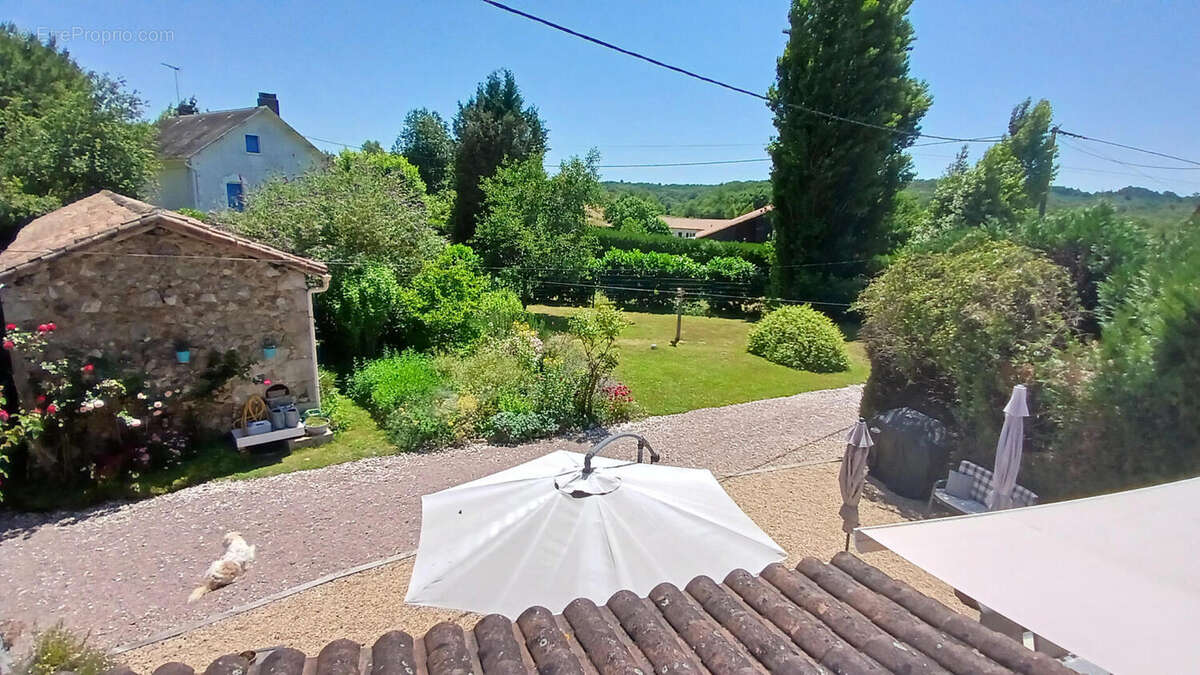 terrace towards garden - Maison à BUSSIERE-BADIL