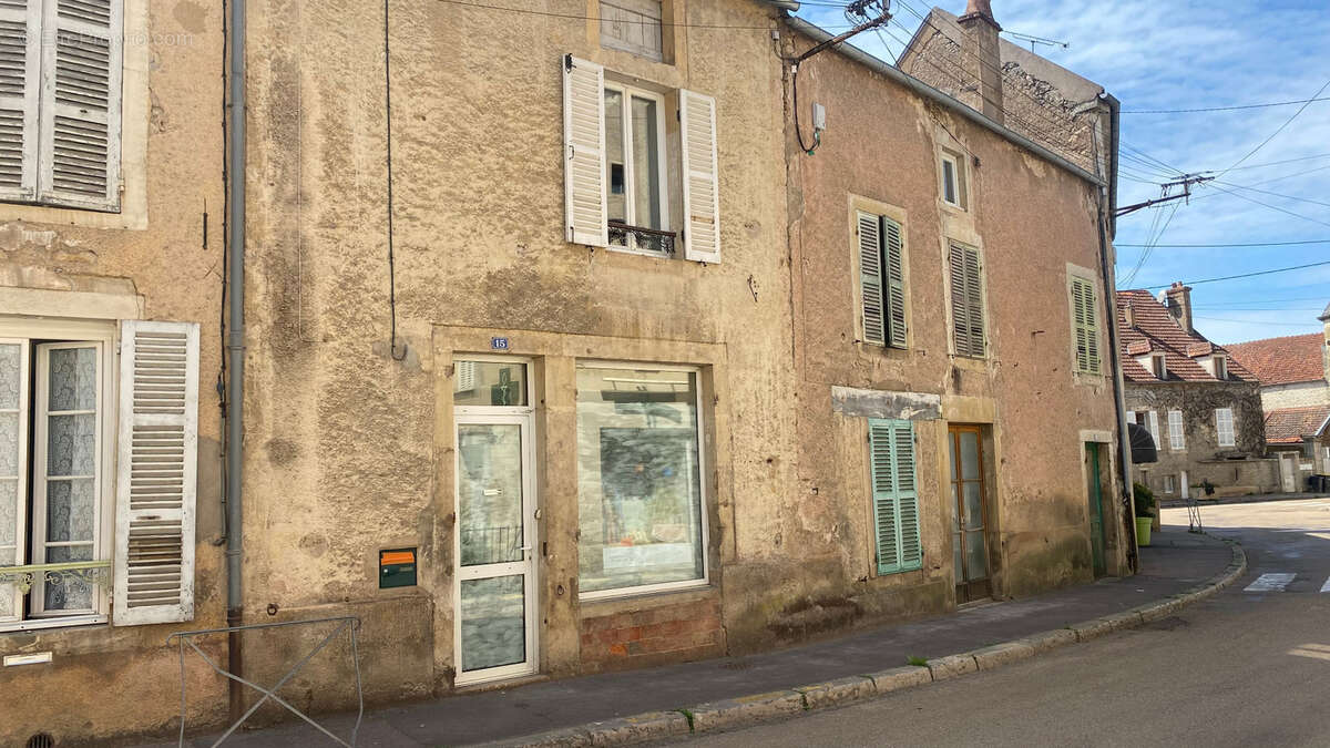À vendre local commercial avec logement et dépendances à l'isle sur serein (89) - photo 15