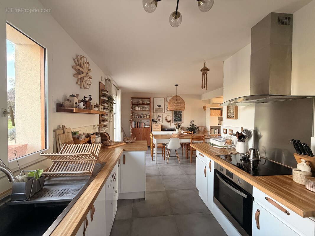 Maison à SAINTE-SABINE-SUR-LONGEVE