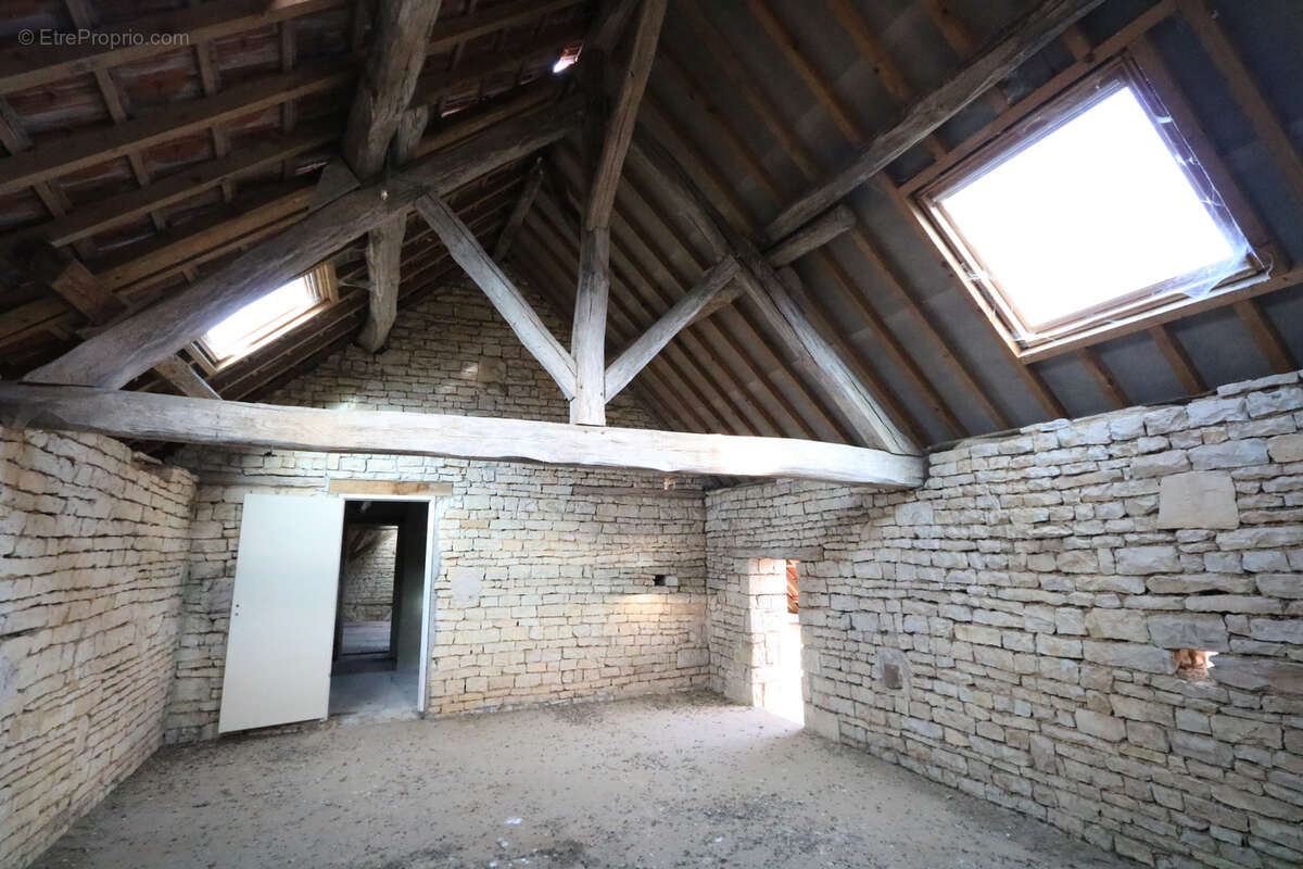 Maison à MOULINS-EN-TONNERROIS