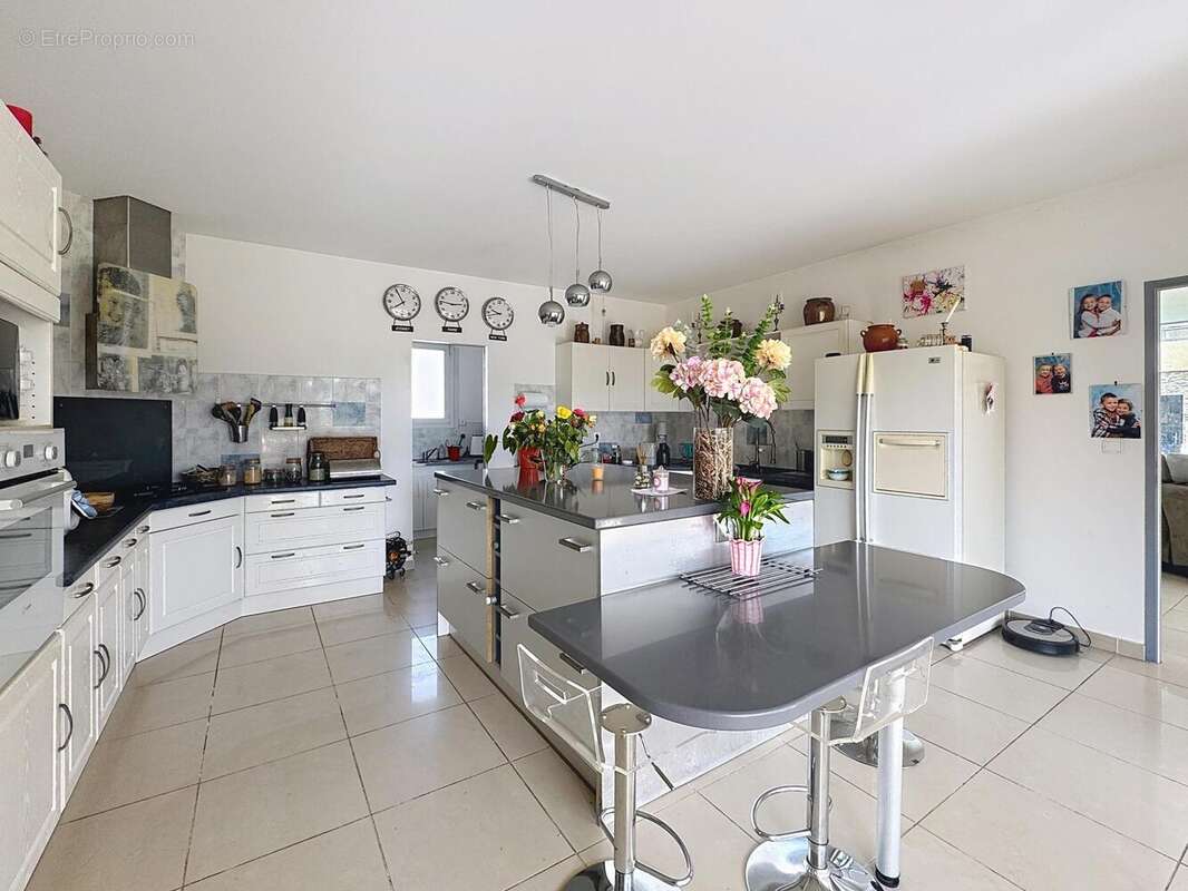 Maison 294 m² à Le Vernet  - photo 4