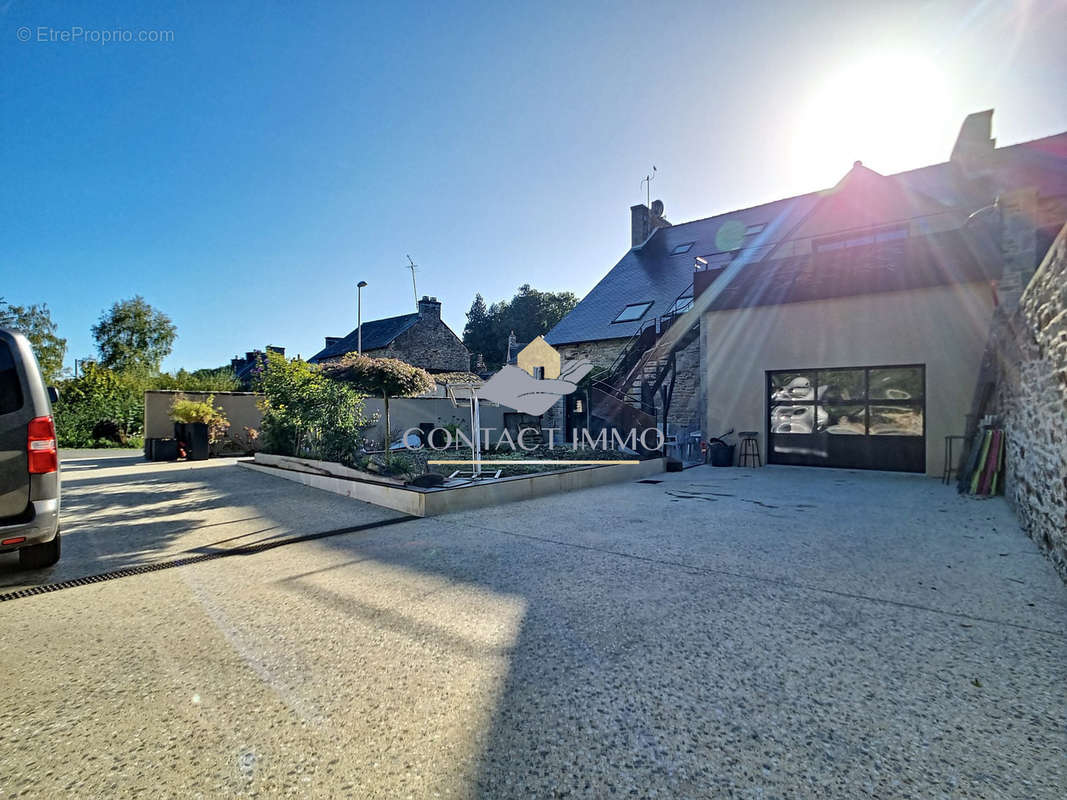 Maison à PLOUGUENAST