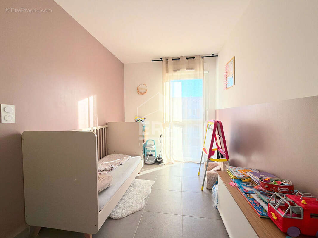 Appartement à SENAS