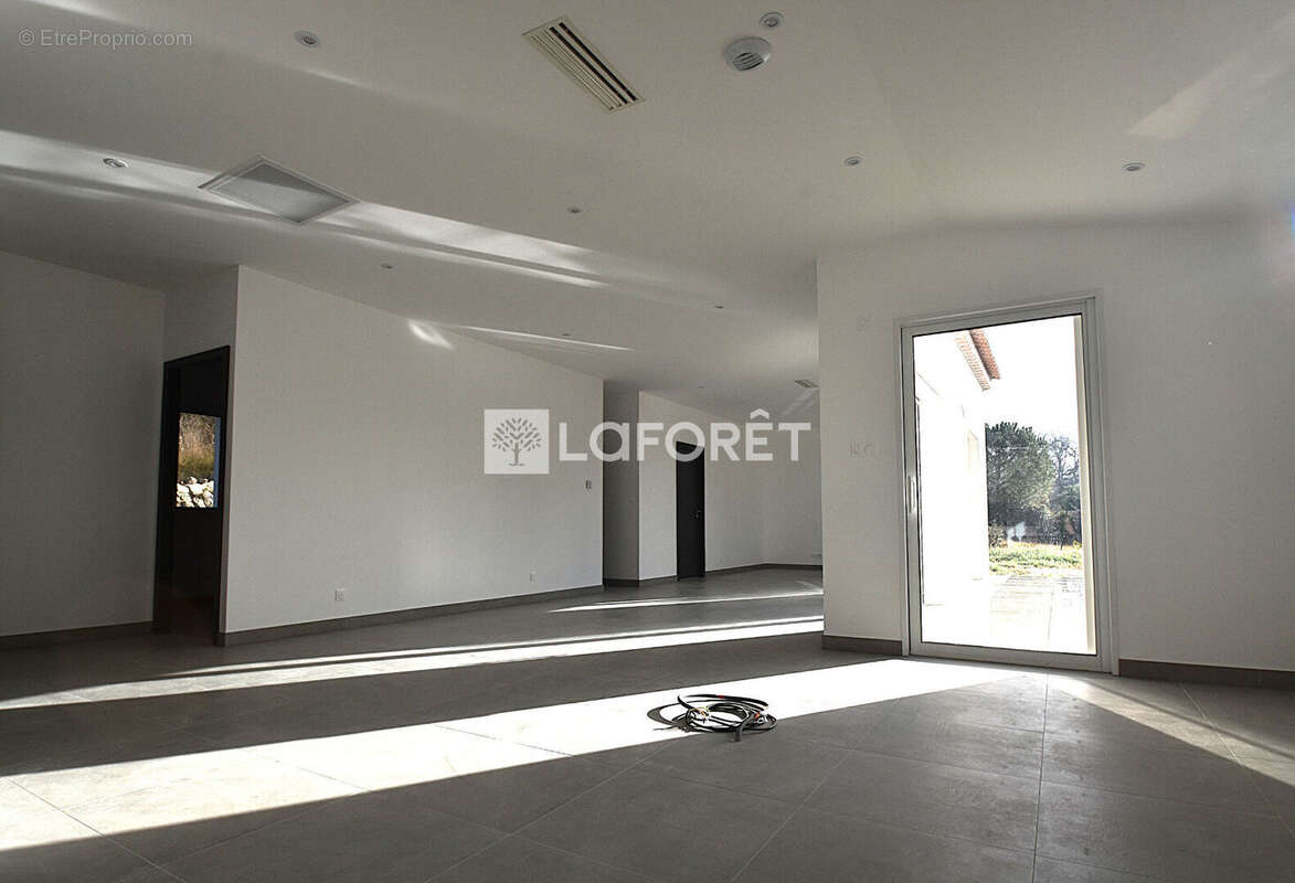 Maison à TOURRETTES