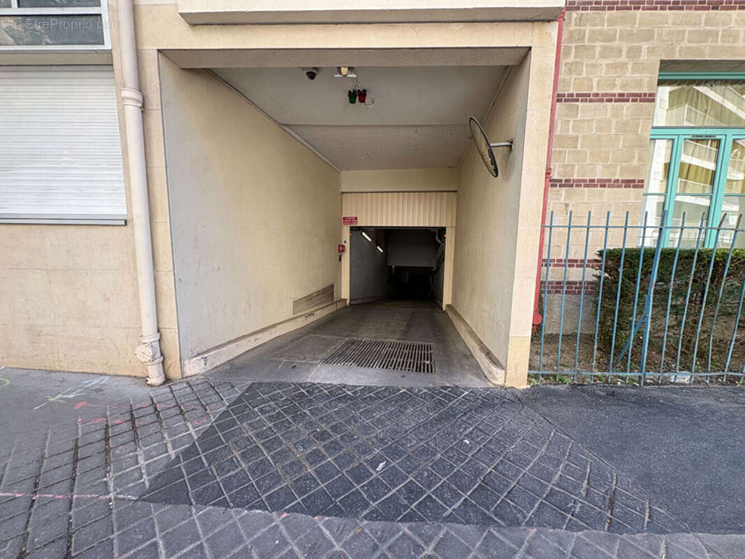 Parking à PARIS-15E