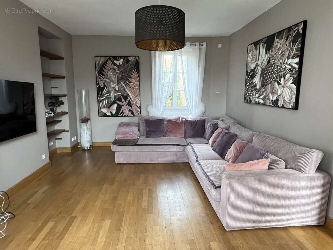 pièce de vie - Maison à LA FERTE-MACE