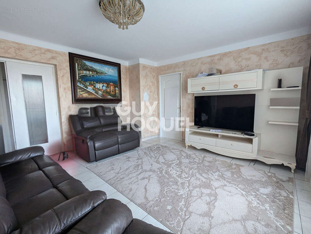 Appartement à DECINES-CHARPIEU