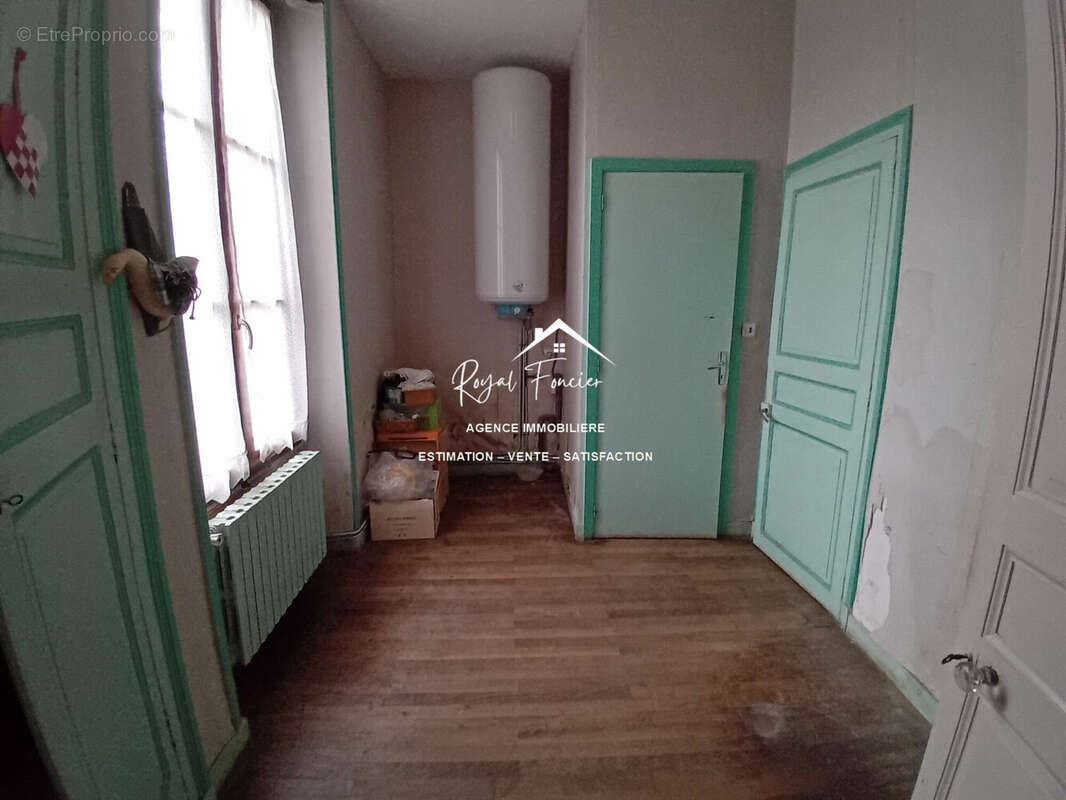 Lingerie  - Maison à LEUGNY