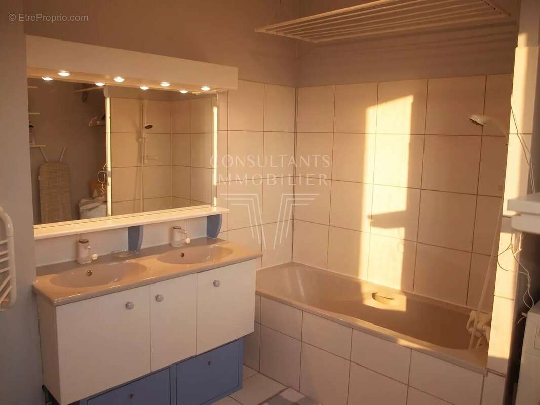Appartement à PARIS-14E