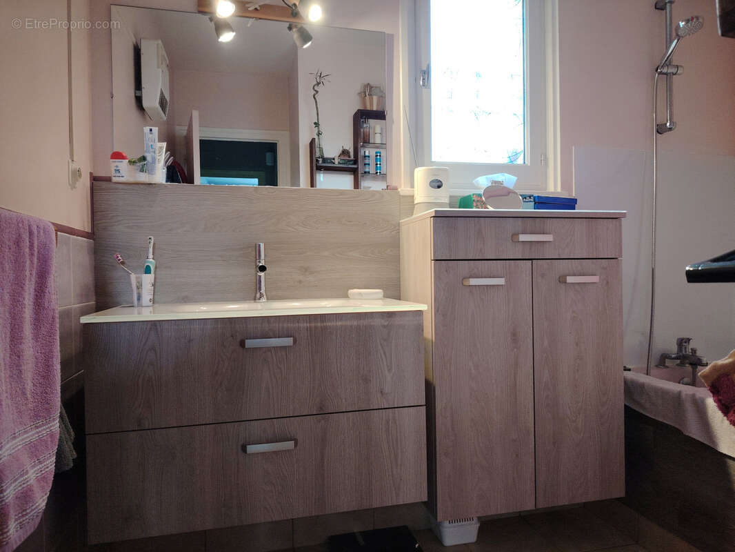 Maison à SALAISE-SUR-SANNE