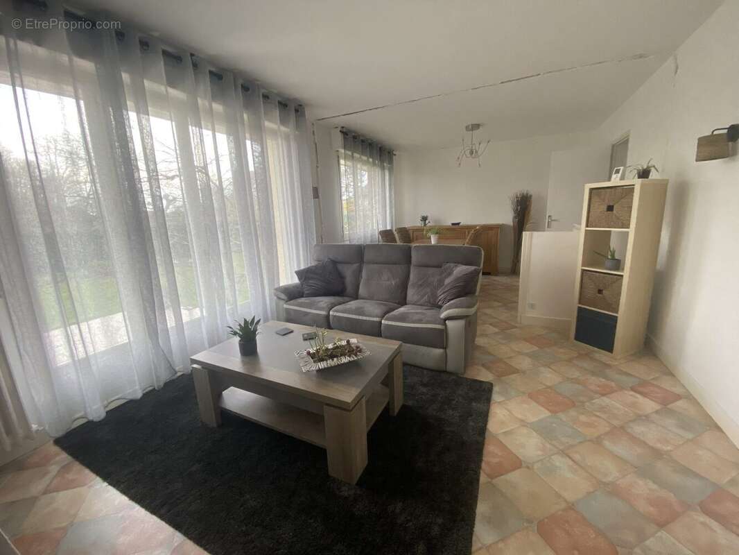 Maison à SAINT-PIERRE-SUR-DIVES