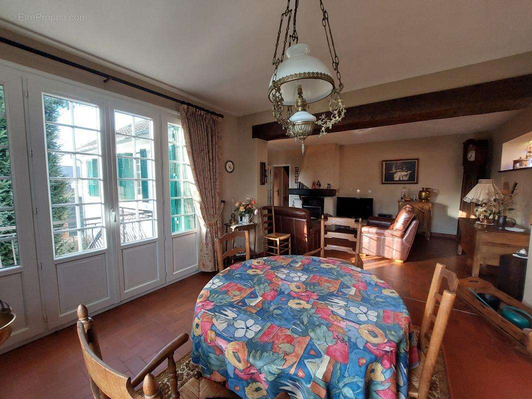 Maison à LES BAUX-SAINTE-CROIX