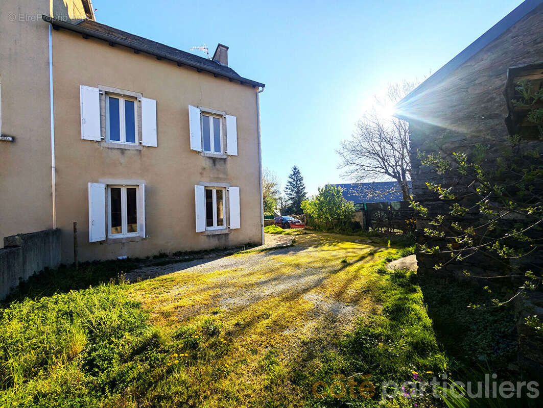 Maison à LUC-LA-PRIMAUBE