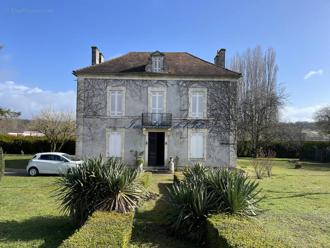 Maison à LA TOUR-BLANCHE