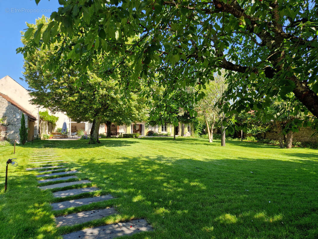 Maison à LA CHAPELLE-SAINT-MESMIN