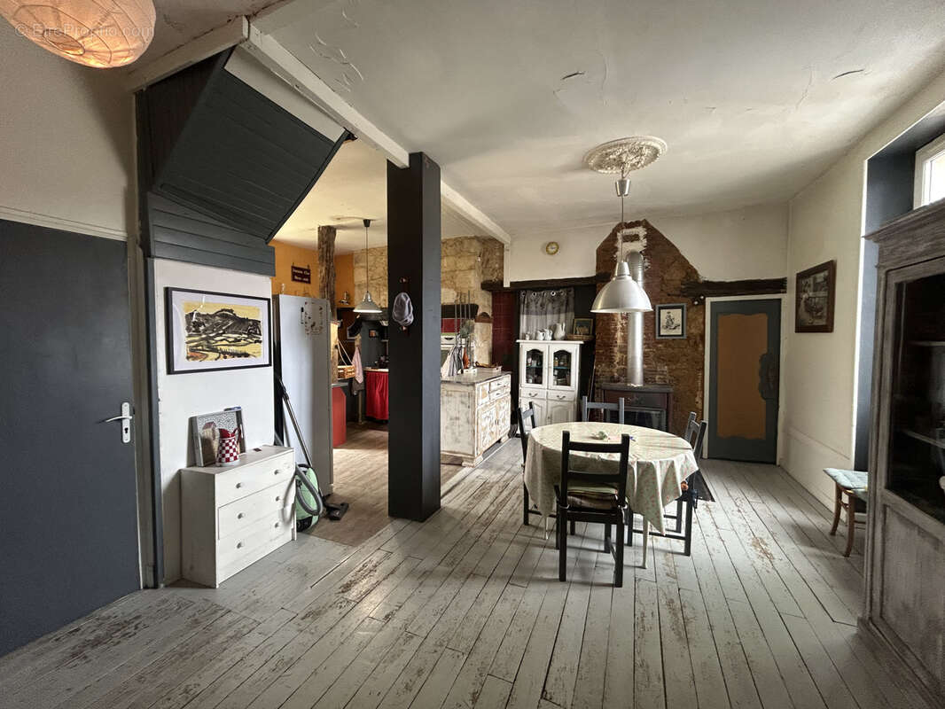 Maison en pierre avec jardin clos   Plus de 210 m2 habitables   Fort potentiel - 46350 PAYRAC - photo 6