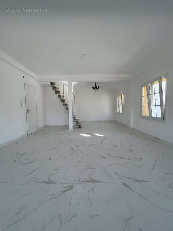 OSTWALD (67540) - Maison 3 pièces de 79m2 habitables et de 95m2 au sol sur un terrain de 1are57. - photo 2