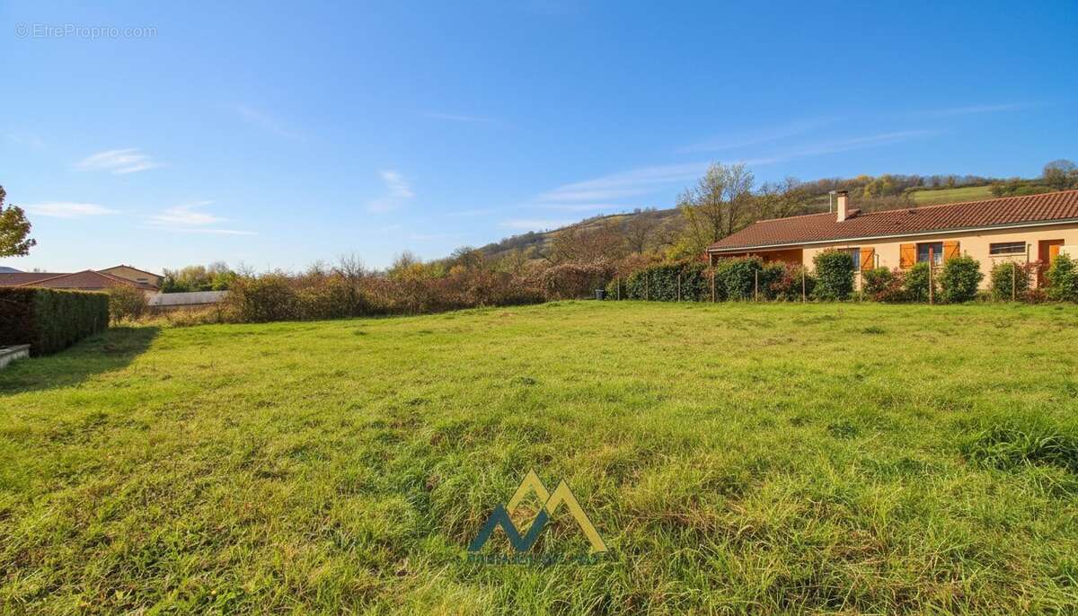 Terrain 859 m² à Les Martres-De-Veyre  - photo 4