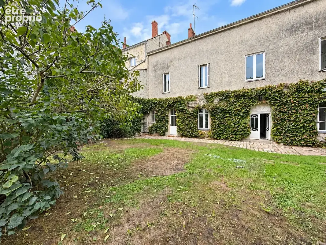 Centre ville de saumur avec jardin et stationnement - photo 3
