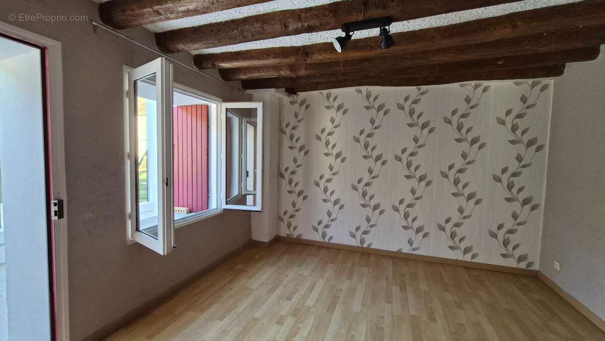 Maison à BREUX-JOUY