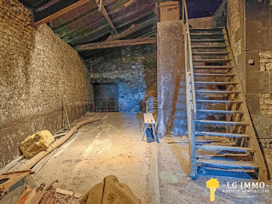 Maison charentaise à fort potentiel   106 m2 habitables & 600 m2 de dépendances - photo 15