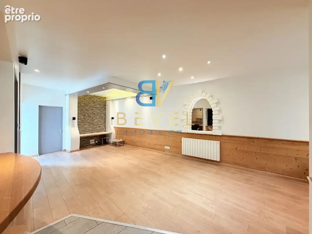 (73) Saint-Julien-Mont-Denis - Centre Village - Rare Appartement T2 bis - Grande chambre - Spacieuse terrasse - photo 1