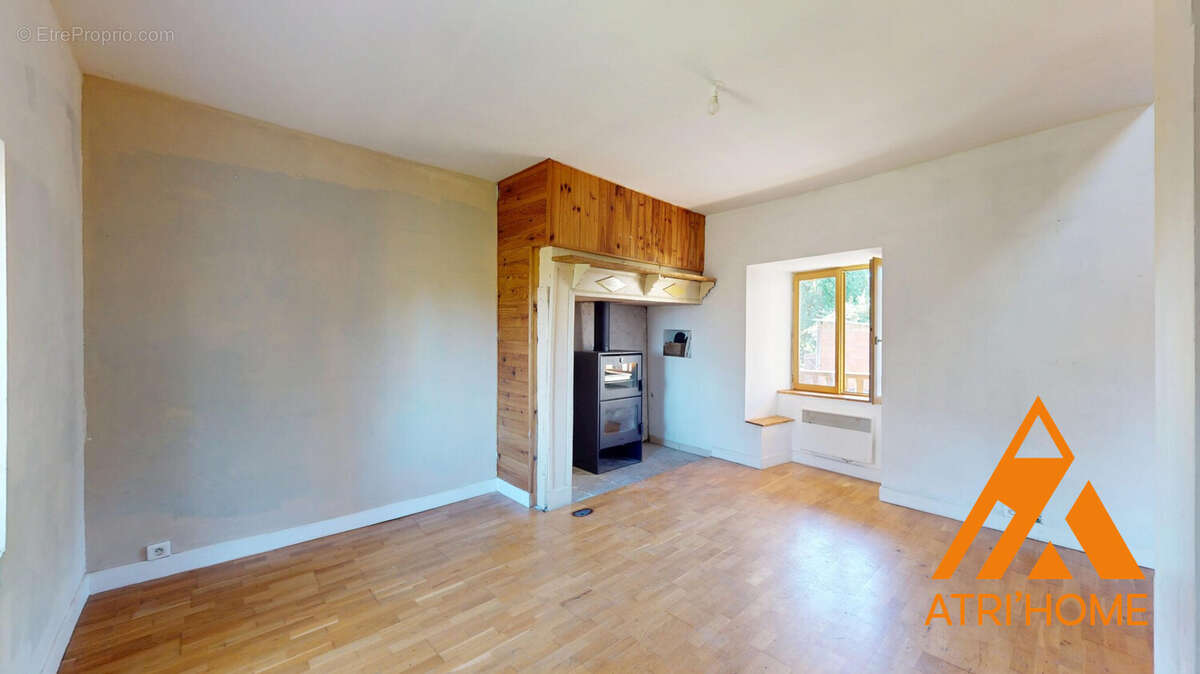 Maison à SAINT-SANTIN-CANTALES