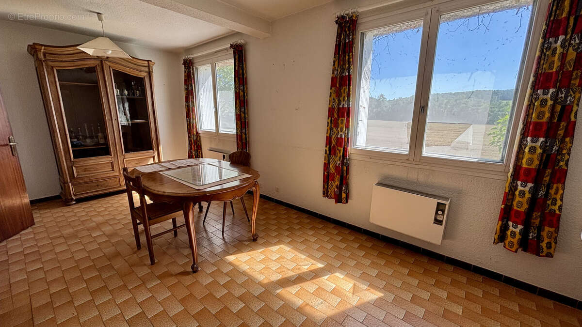 Maison à MONTELEGER