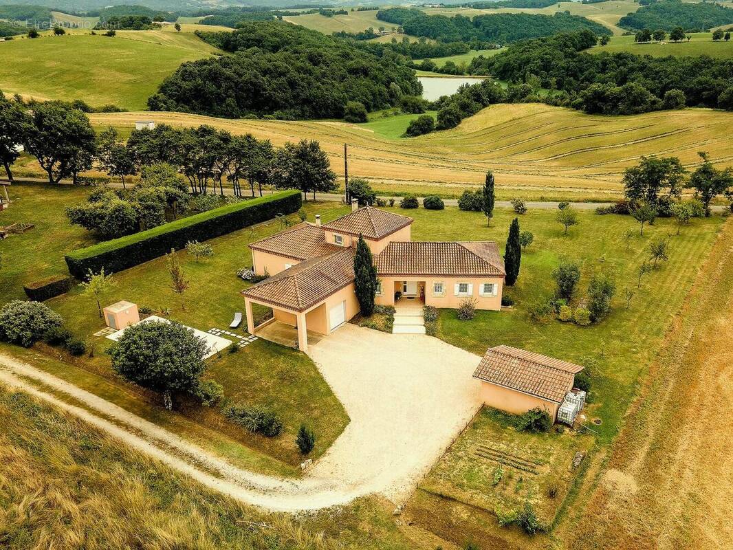 Vignobles11 - Maison à SAINT-JEAN-LE-COMTAL