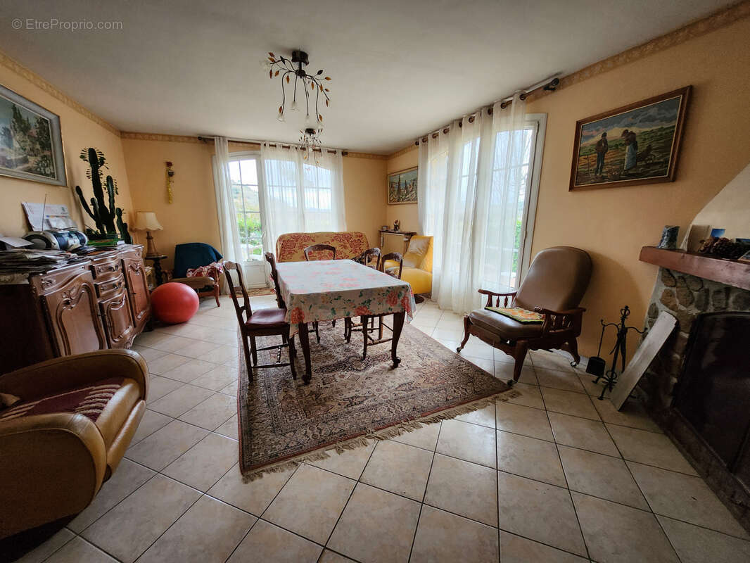 Villa - 150 m2 habitable de plain-pied et 50 m2 de garages attenants - combles et dépendances - 3390 m terrain - photo 19