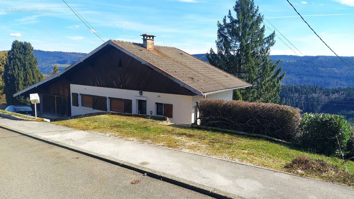 Maison à CHARMAUVILLERS