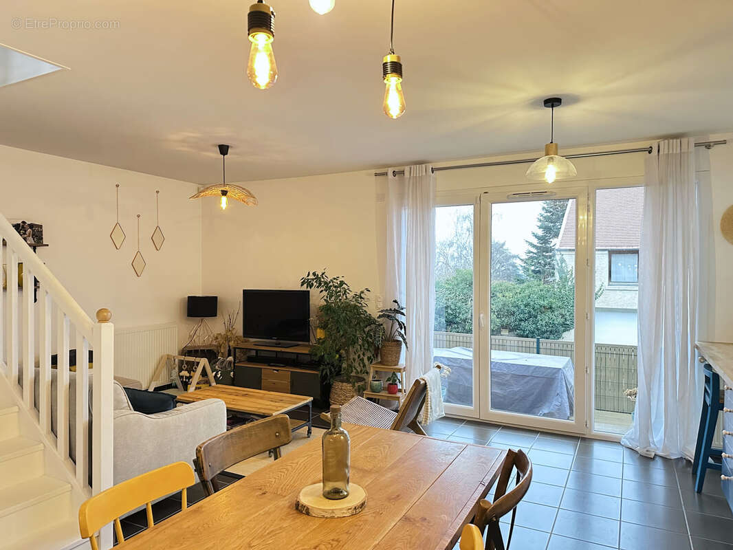 Maison à MORAINVILLIERS