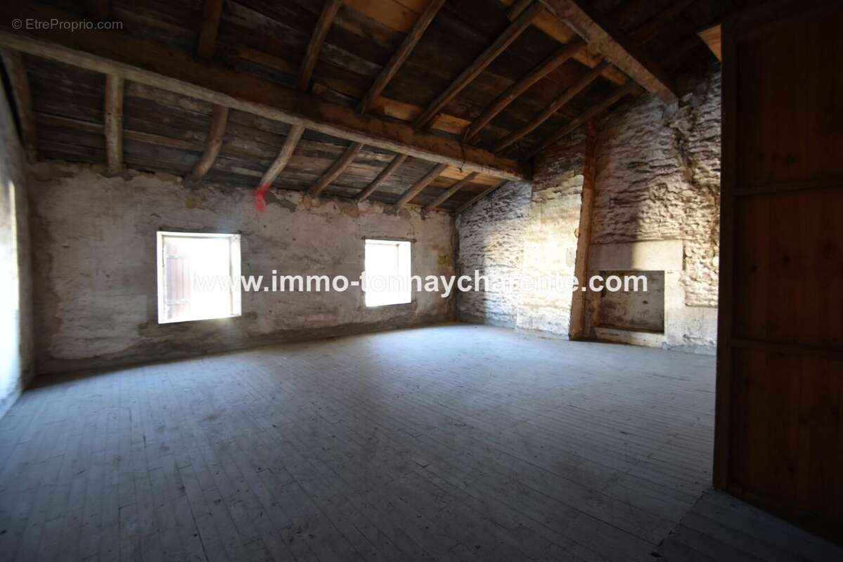Maison 110 m² à Tonnay-Charente  - photo 2