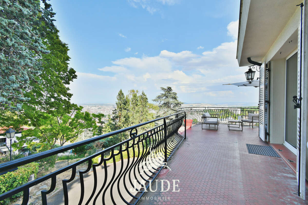Duplex de 137m2 Carrez (200m2 au sol) avec TERRASSE (61m2) Vue PANORAMIQUE + Garage + jardin privatif - photo 13