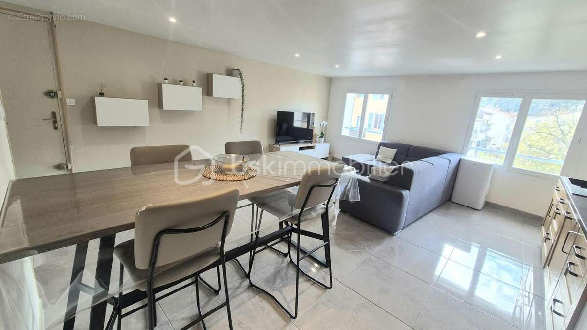 Appartement à SOLLIES-PONT