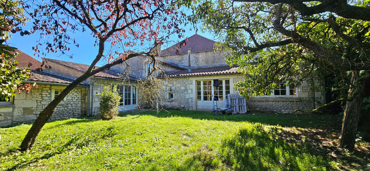 Maison à SAINT-DIZANT-DU-GUA