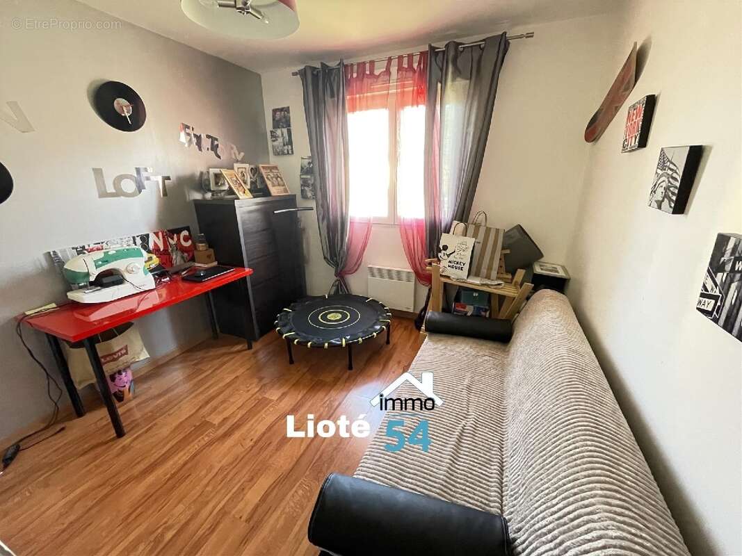 Maison à CREVECHAMPS