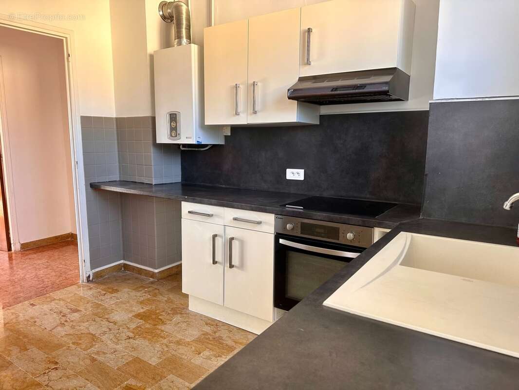 AJACCIO St Jean - T4 80m2 avec terrasse, vue dégagée, grenier et parking privé - 290000 € - - photo 7