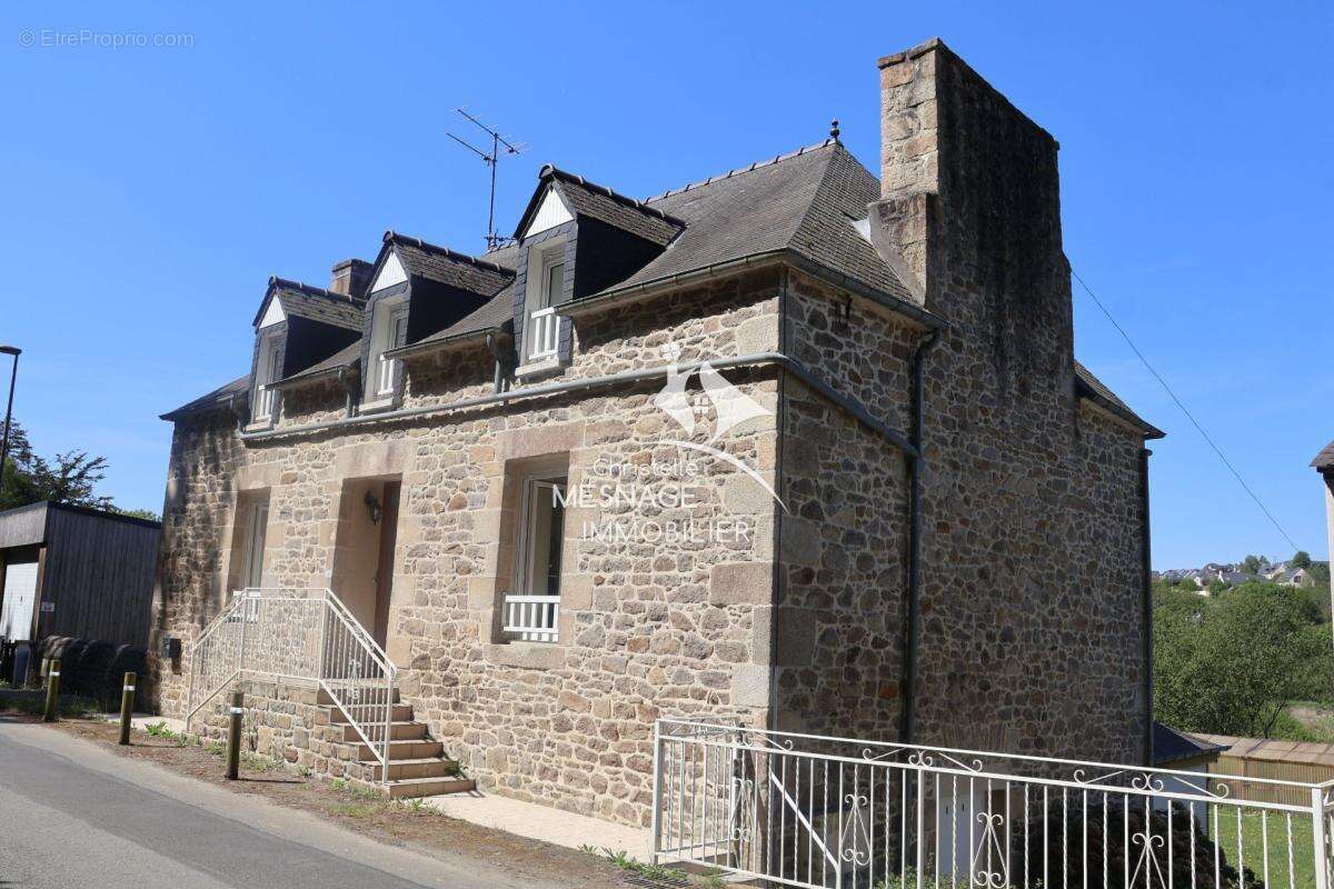 Maison à JUGON-LES-LACS