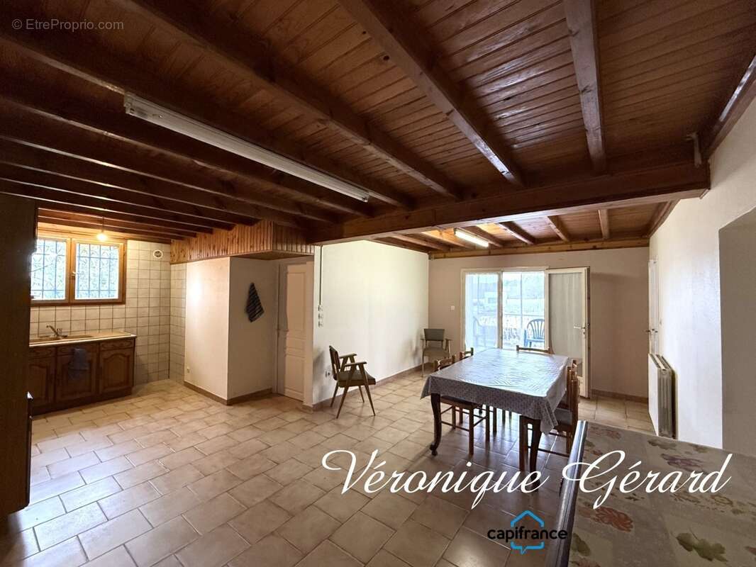 Ensemble immobilier de 300M² 11 pièces sur environ 2976 M² - photo 6