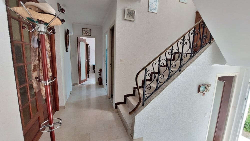 Maison dans impasse, au calme,188m2, studio en RDC, terrain de 889m2 - photo 7
