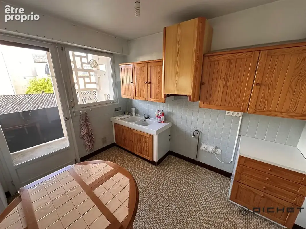 Appartement à rafraichir dans résidence recherchée / Garage et 2 balcons - photo 2