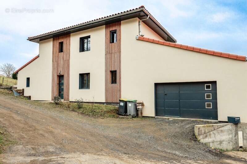 Maison 5 pièces - 137 m² - SAINT MAURICE (63270) - 405 000 euros - photo 15