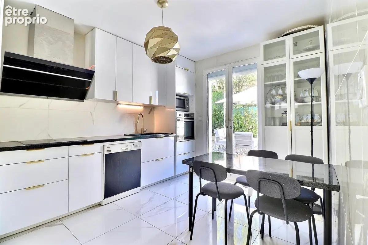 Proximité immédiate du LYCEE INTERNATIONAL - MAISON 172m² - photo 5