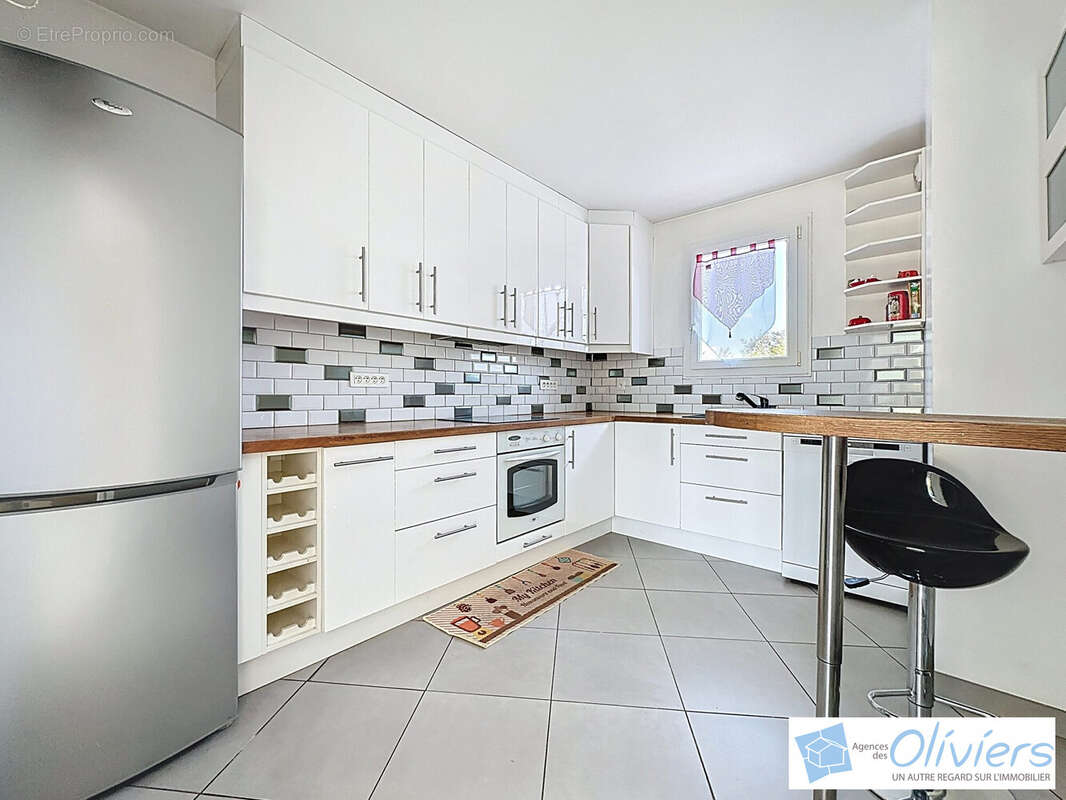 Appartement à VOISINS-LE-BRETONNEUX