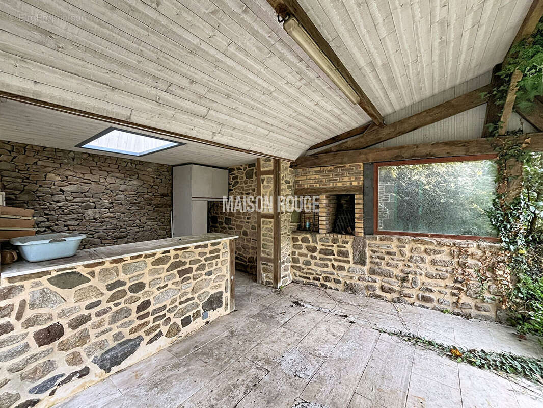 Maison en pierre avec jardin clos - Bourg de Lourmais - photo 12