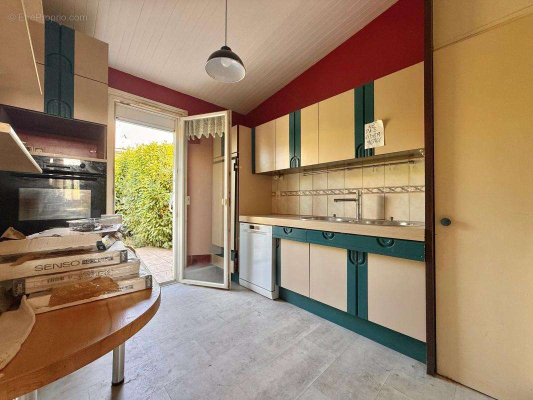 Maison à rénover avec garage et de nombreux stockage - photo 4