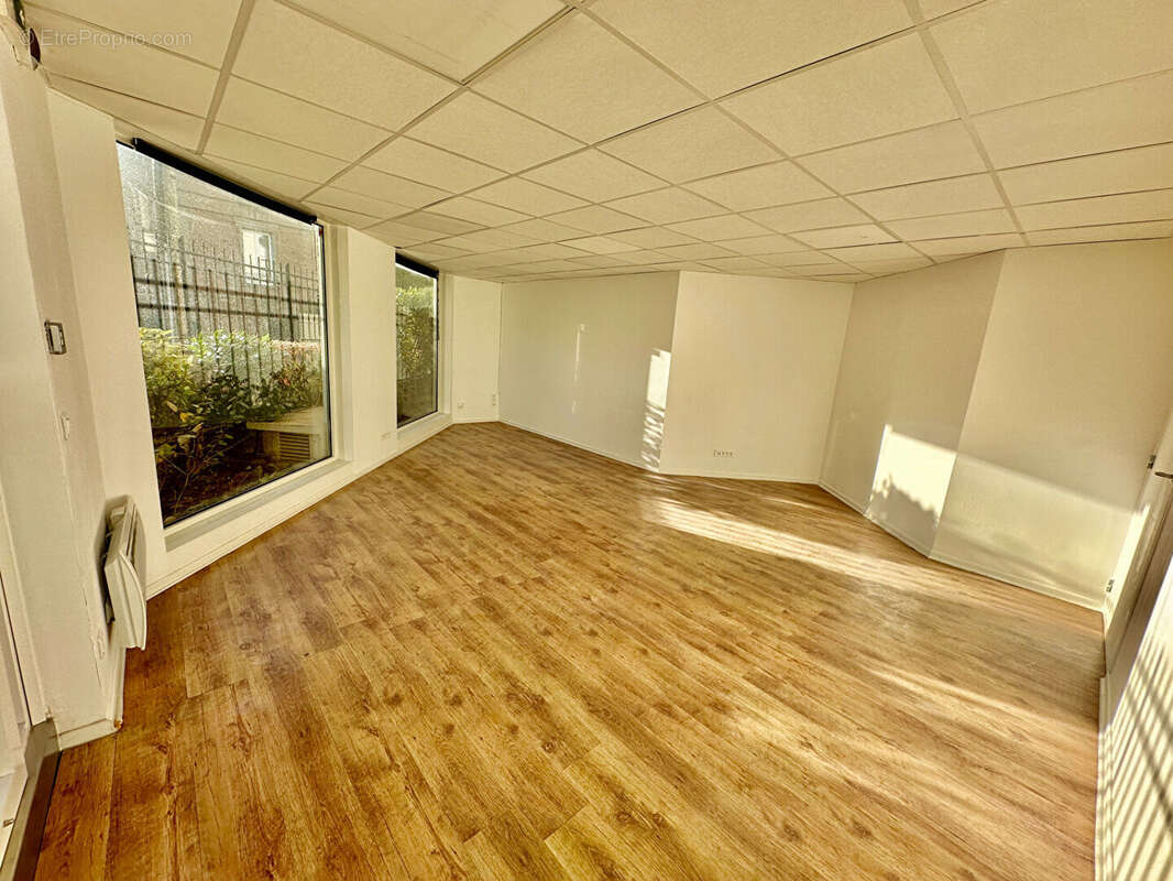 Commerce à PONTAULT-COMBAULT