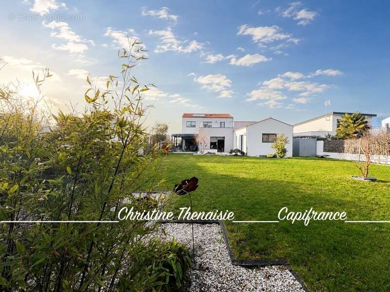 Maison contemporaine Beaux volumes - 5 chambres - Pergola - Garage SAINT GILLES CROIX DE VIE (85) - photo 5