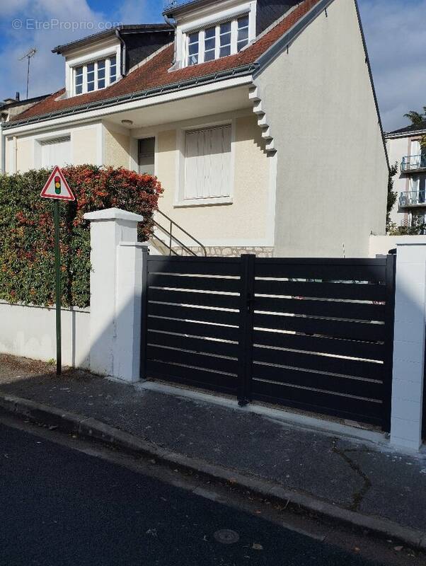 Maison à SAINT-CYR-SUR-LOIRE